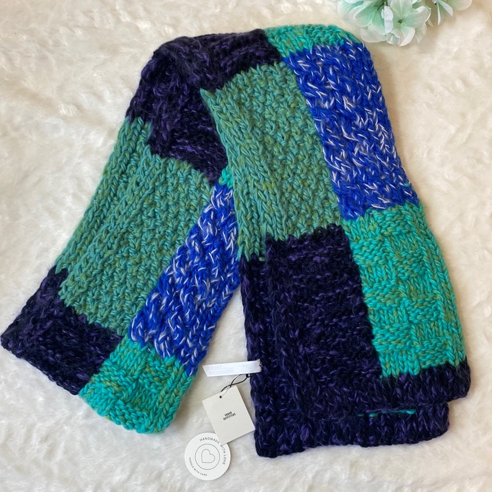 UO scarf